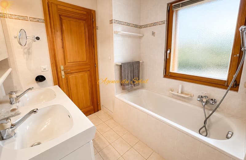 En Exclusivité ! Superbe chalet familiale de 8.5 pièces en bordure du golf Ballesteros à Crans ! (8)