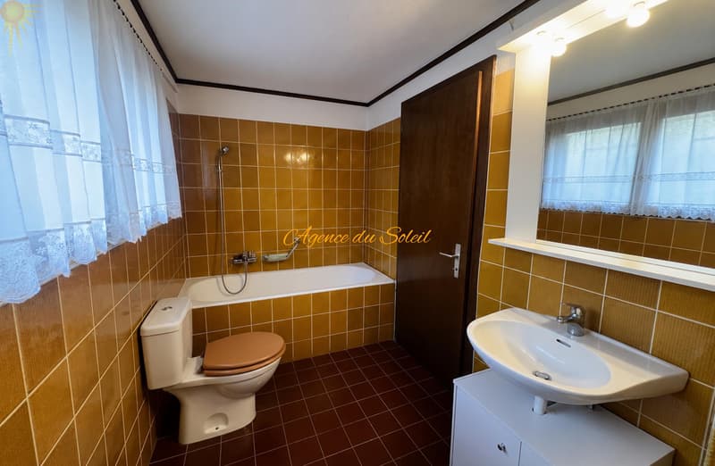 Agréable maison comprenant 2 appartements séparés, située à 5 minutes en voiture de Crans-Montana ! (10)