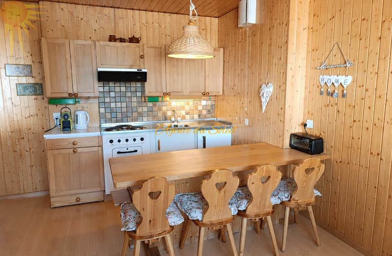 À louer pour la saison d'hiver 26/27, ce cosy appartement 2.5 pièces au centre de Crans ! (4)