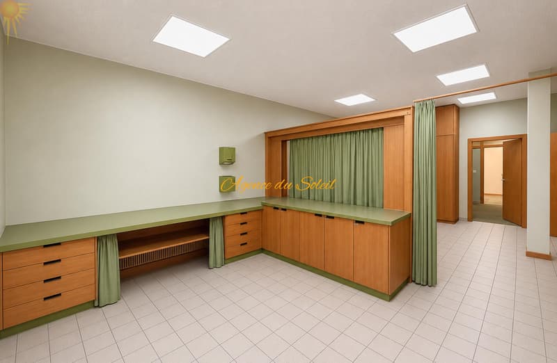 Emplacement très recherché ! Spacieux local commercial de 228 m² au sein de la station ! (1)
