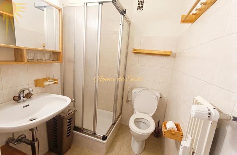 À louer pour la saison d'hiver 26/27, ce cosy appartement 2.5 pièces au centre de Crans ! (8)