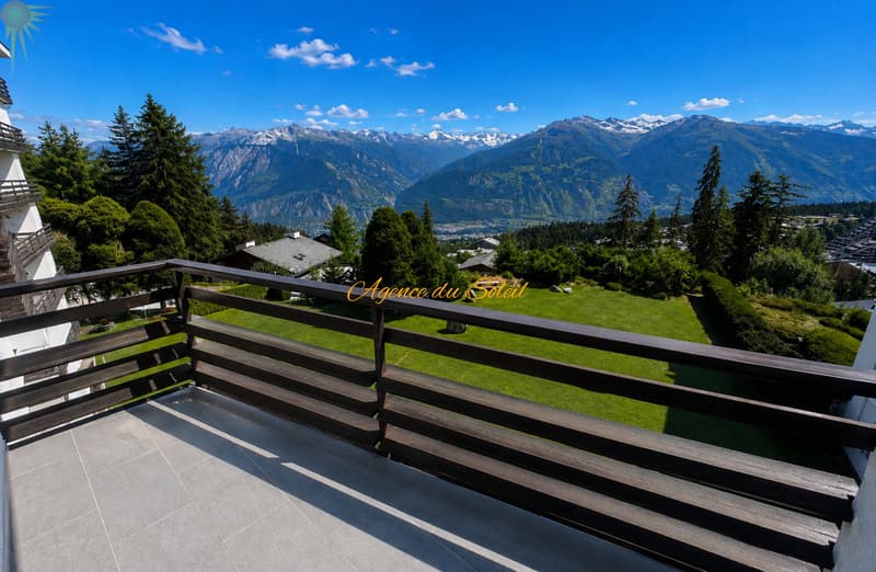 À louer entre le 1er décembre 26 et le 30 avril 27 ce bel appartement rénové de 2.5 pièces à Montana ! (1)