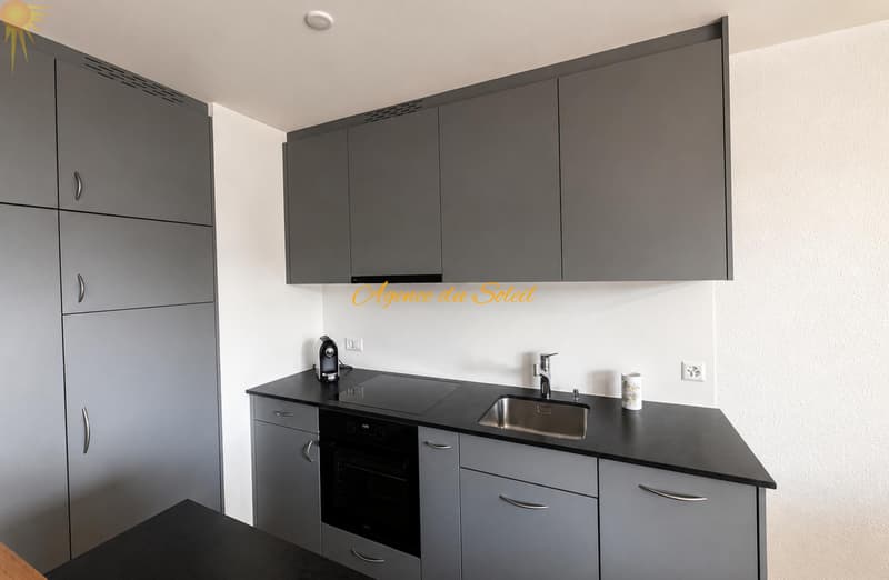 À louer entre le 1er décembre 26 et le 30 avril 27 ce bel appartement rénové de 2.5 pièces à Montana ! (6)