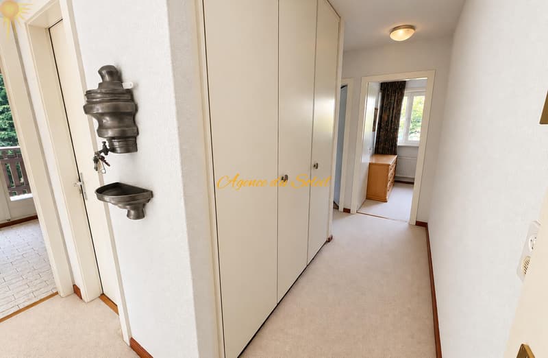 Splendide appartement ski-in/ski-out, traversant d'angle, de 3.5 pièces, à Montana ! (6)