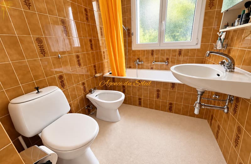Splendide appartement ski-in/ski-out, traversant d'angle, de 3.5 pièces, à Montana ! (8)