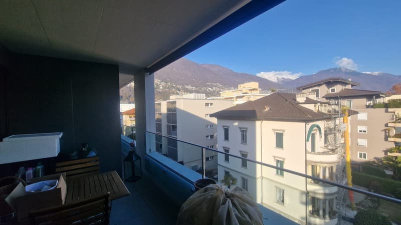 LUMINOSO E MODERNO 4.5 LOCALI CON VISTA LAGO (4)
