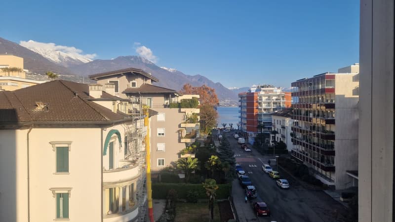 LUMINOSO E MODERNO 4.5 LOCALI CON VISTA LAGO (3)
