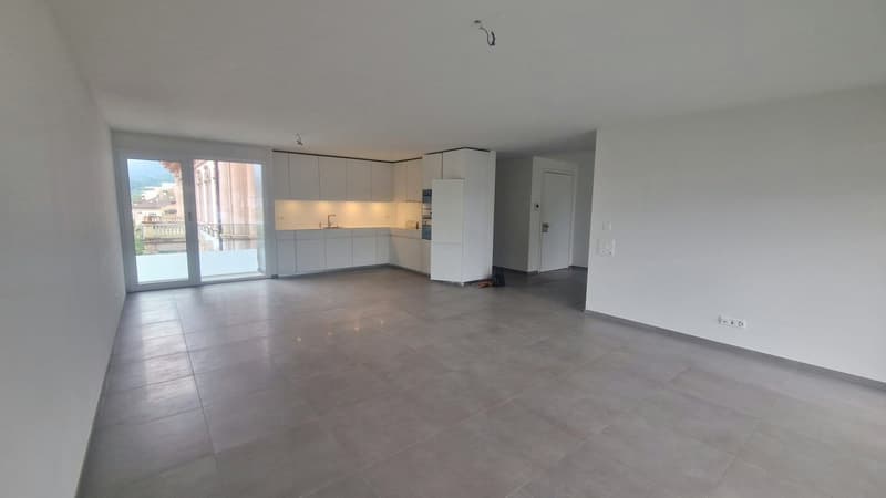 LUMINOSO E MODERNO 4.5 LOCALI CON VISTA LAGO (7)