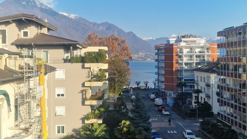 LUMINOSO E MODERNO 4.5 LOCALI CON VISTA LAGO (2)