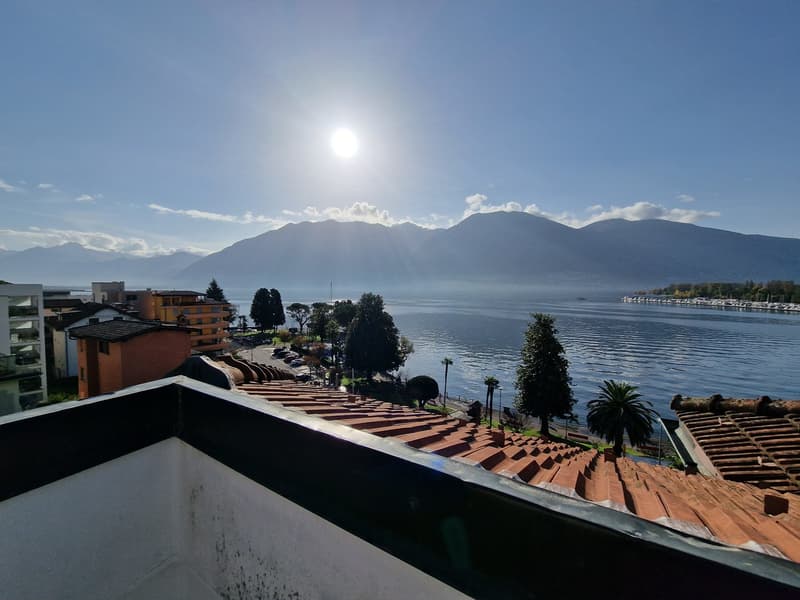 MURALTO - MONOLOCALE MANSARDATO CON VISTA LAGO (8)