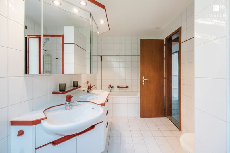 Appartement spacieux 4½-pièces en attique avec vue sur le lac et les montagnes (12)