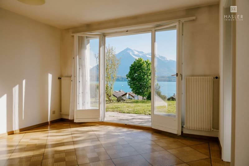 2-Familienhaus mit Panoramablick auf Thunersee und Alpenkette (8)