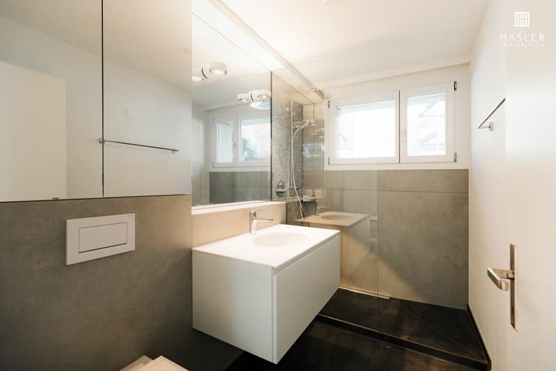 Modern 4.5-room maisonette apartment on the right shore of Lake Thun (11)