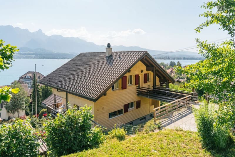 2-Familienhaus mit fantastischem Ausblick und Baulandreserve (3)