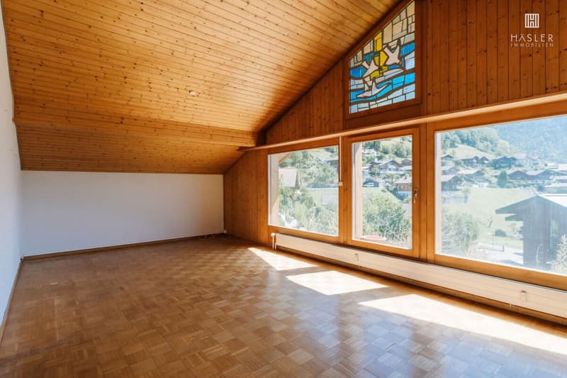 Charmante 2½-Zi-Dachwohnung - ein Zuhause mit Weitblick und Feriengefühl (9)