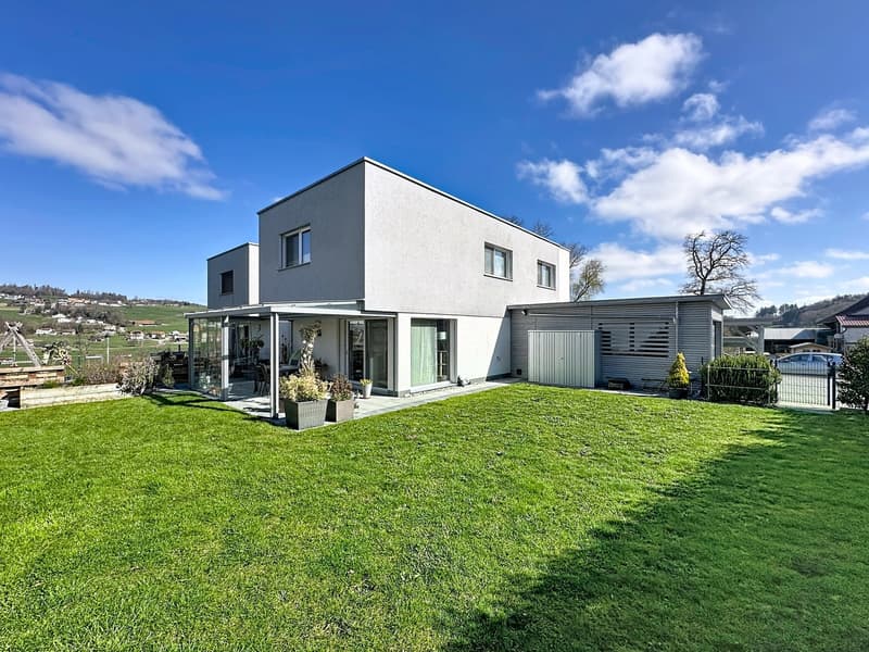 Charmante villa familiale moderne avec jardin (1)