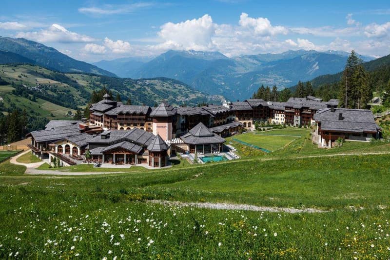 Magnificent hotel for sale (1)