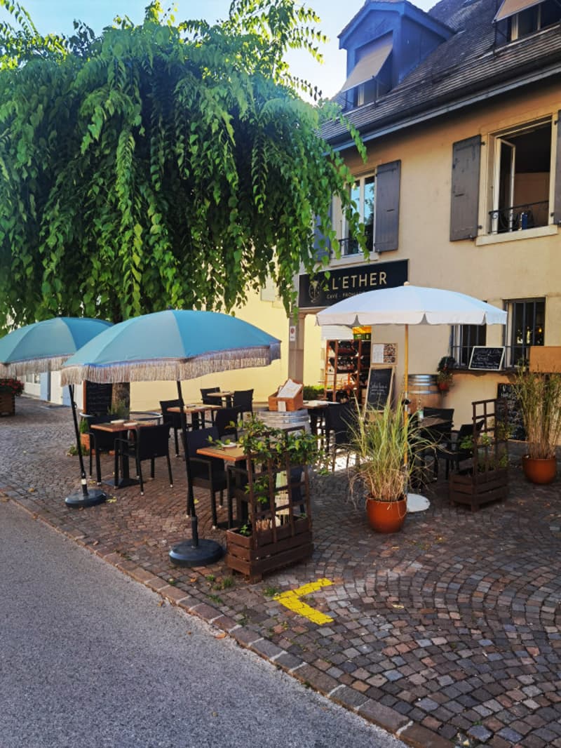 Surface commerciale d'env. 100 m2 - Place de Chauchy 2, 1164 Buchillon (1)