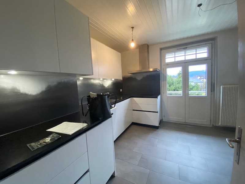 Master house with a dwelling and a commercial space (7)