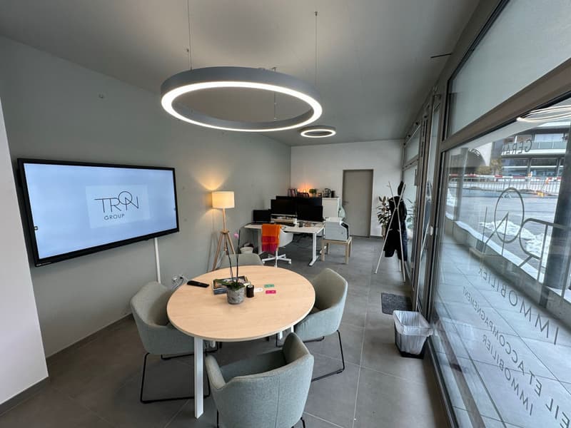 Commercial premises ideally located in the heart of Fully (1)
