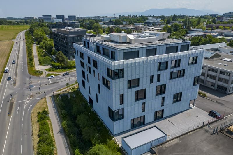 766 m² di superficie di attività nel cuore di ZIMEYSA (2)