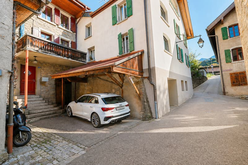 Village house with 5.5 rooms and mezzanine (2)