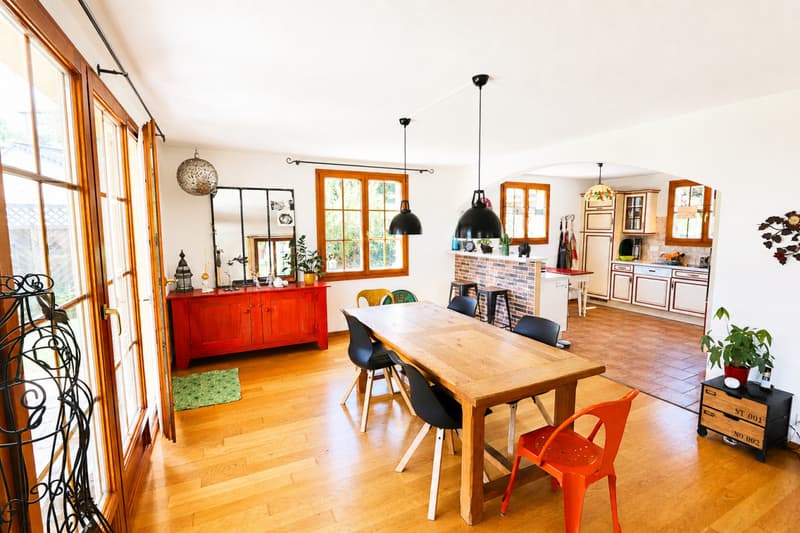 Einzelvilla mit 5.5 Zimmern im Zentrum des Dorfes (8)