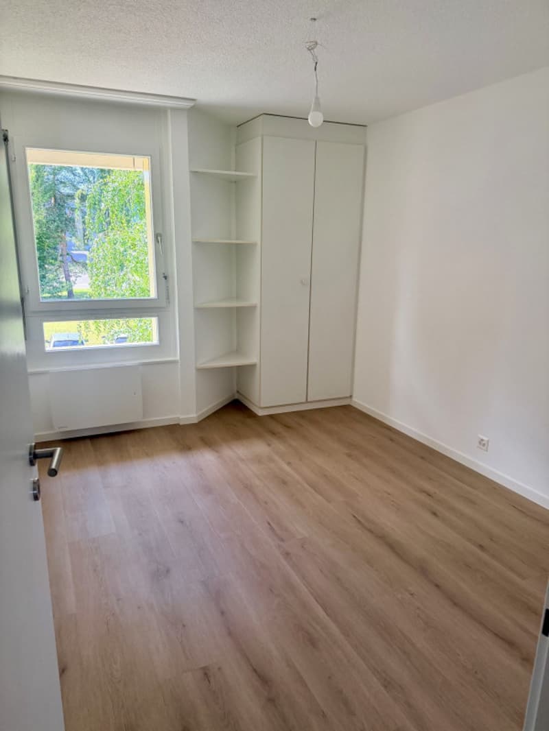 Renovated crossing apartment with balconies, 3 to 4 bedrooms (7)