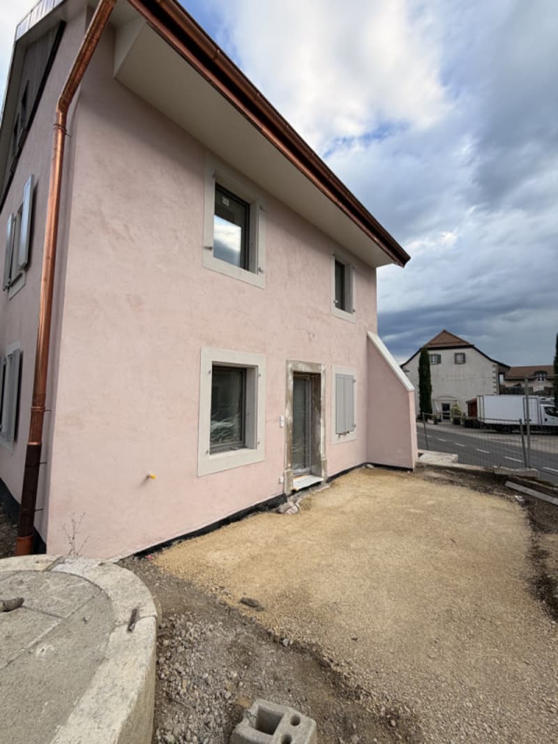 Bellissimo duplex di 3,5 locali, completamente ristrutturato con accesso privato (1)
