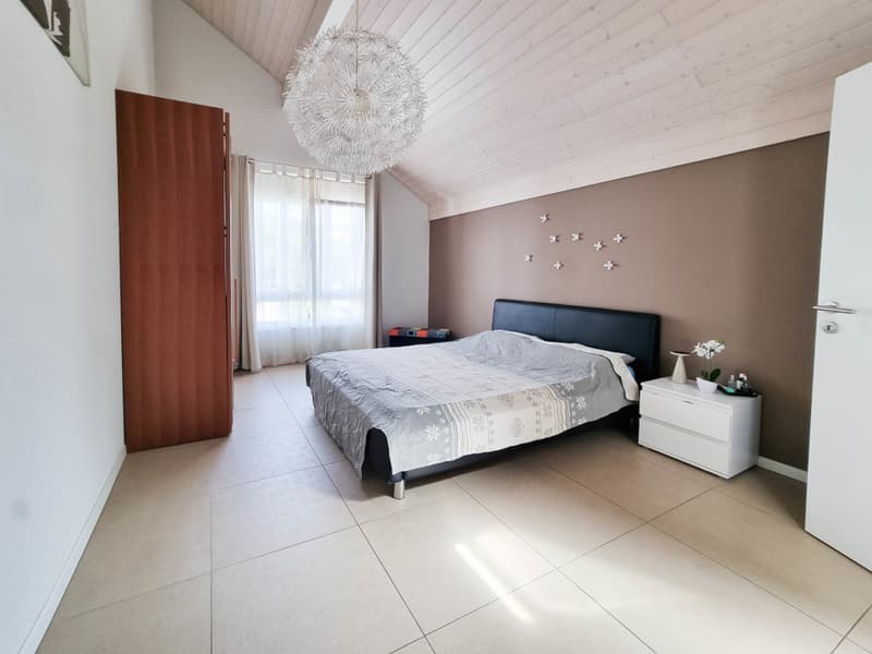 Appartamento duplex luminoso con balcone in una zona residenziale privilegiata (7)
