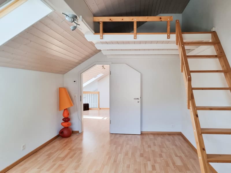 Appartamento duplex luminoso con balcone in una zona residenziale privilegiata (9)