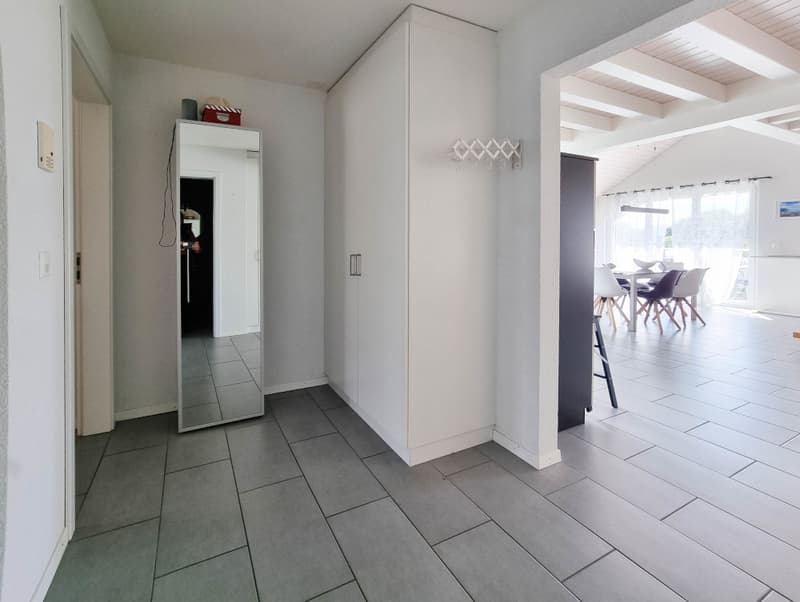 Appartamento duplex luminoso con balcone in una zona residenziale privilegiata (2)