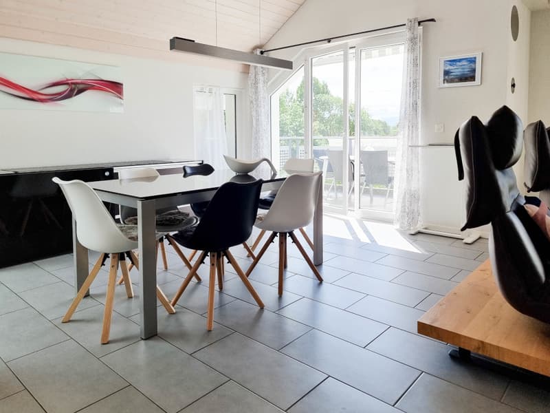 Appartamento duplex luminoso con balcone in una zona residenziale privilegiata (5)