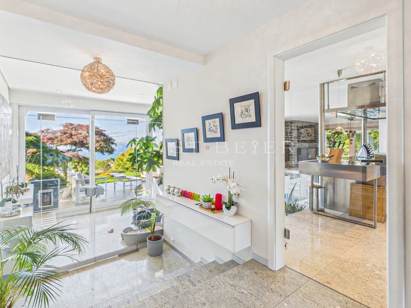 Prestige property with landscaped garden, pool and panorama on Lake Geneva (2)