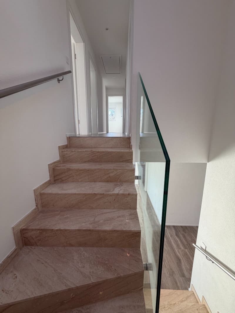 Contemporary villa with lake view, pool and exceptional amenities (6)