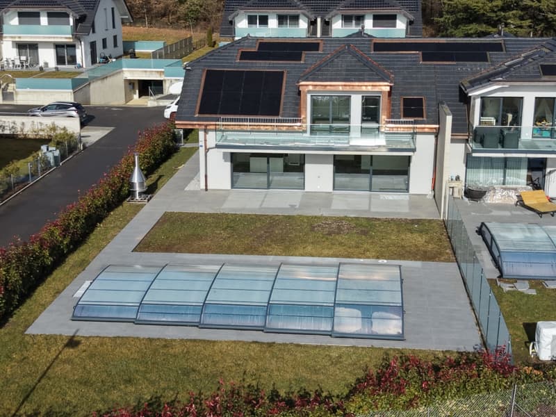 Contemporary villa with lake view, pool and exceptional amenities (1)