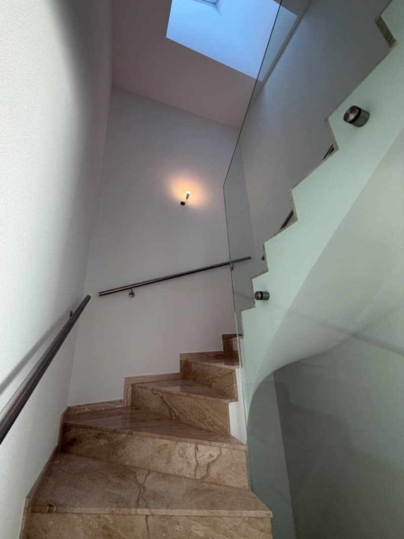 Contemporary villa with lake view, pool and exceptional amenities (3)