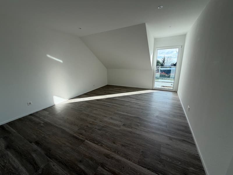 Contemporary villa with lake view, pool and exceptional amenities (4)