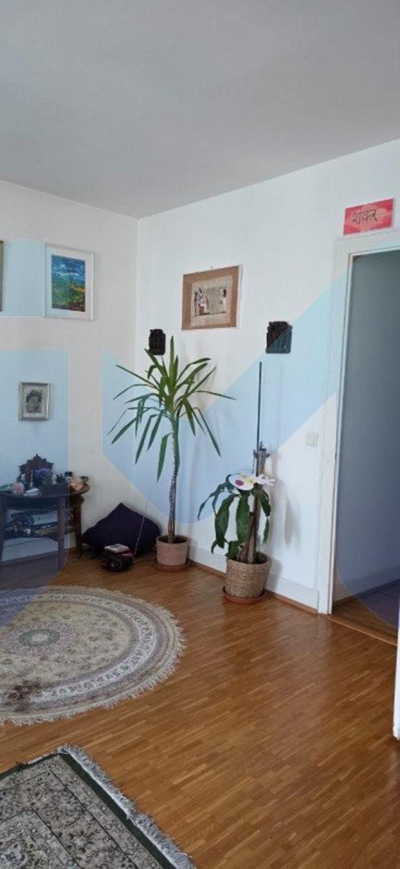 Appartamento di quattro locali al 3° piano situato a Carouge 1227 (2)