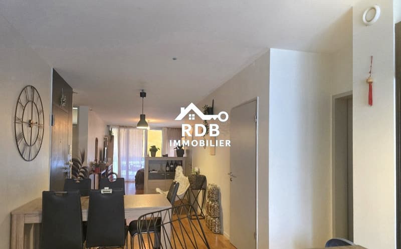 Appartement de 5 pièces au 2ème étage situé à Grand-Saconnex 1218 (2)