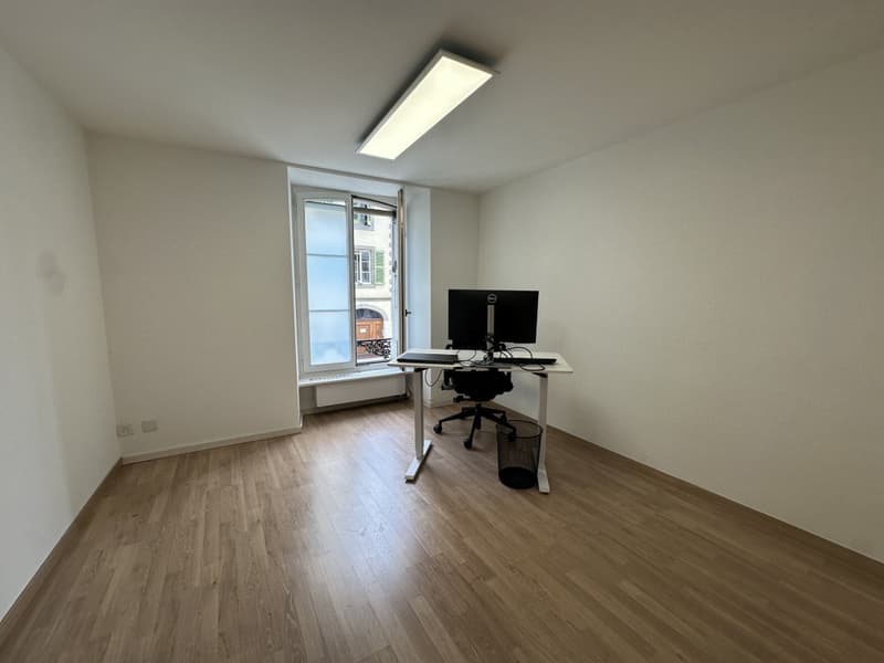 Schönes, helles Büro, gut gelegen (6)