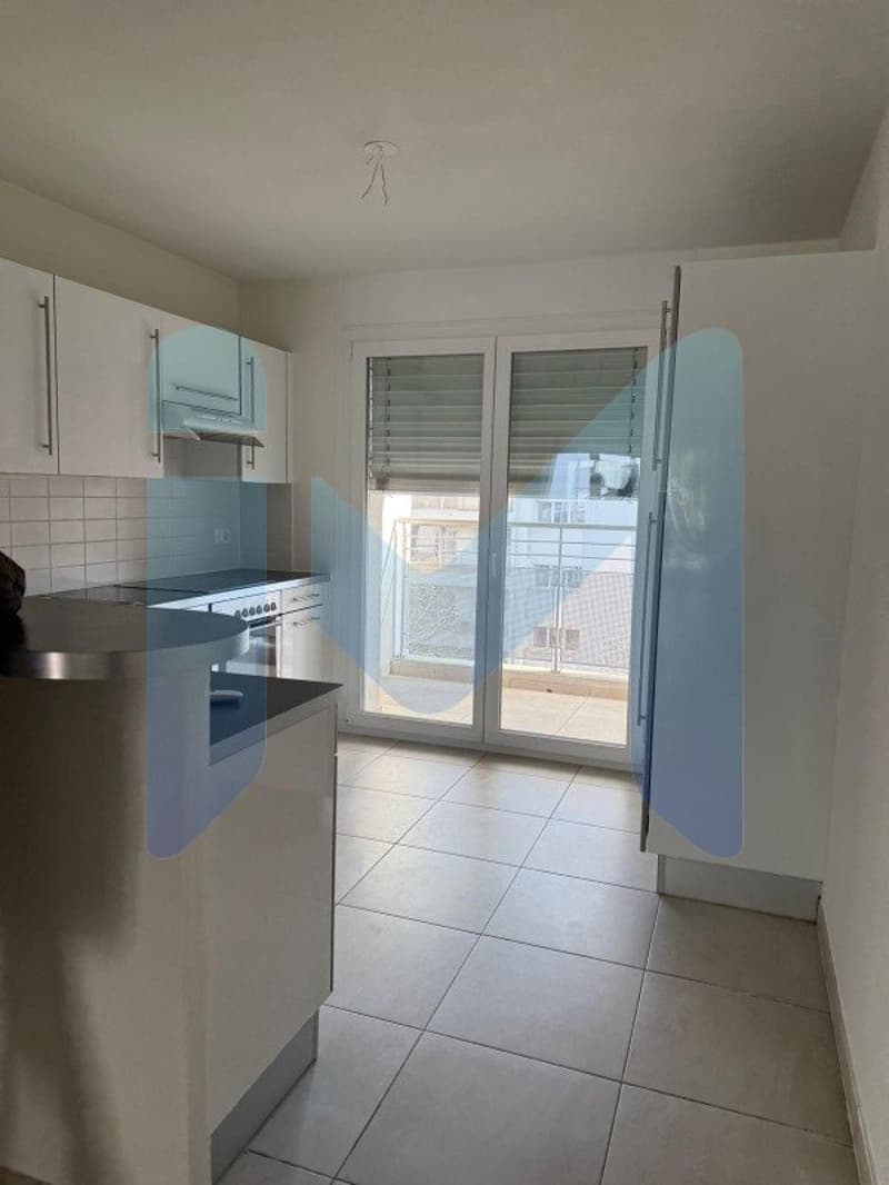Appartamento di 5,5 locali al 3° piano situato a Thônex 1226 (3)