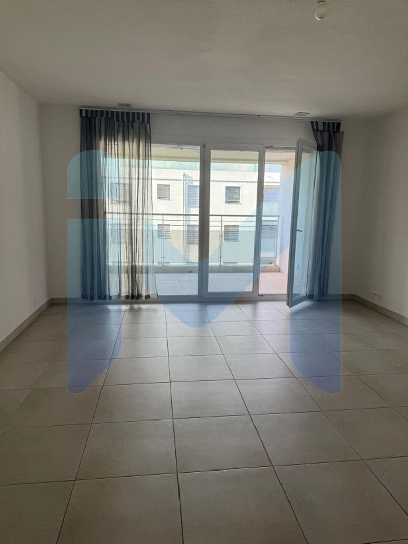 Appartamento di 5,5 locali al 3° piano situato a Thônex 1226 (2)