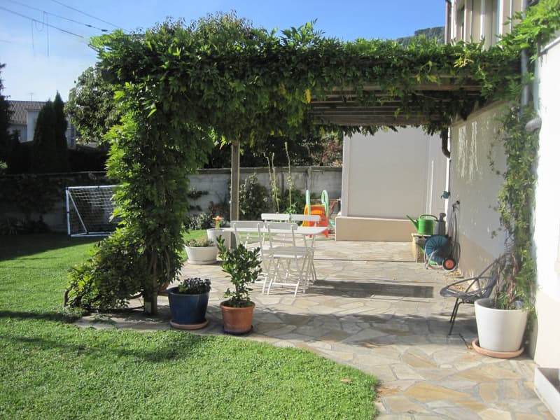 Very beautiful rental house from the 30s, 3 apartments, 582 m2 land (11)