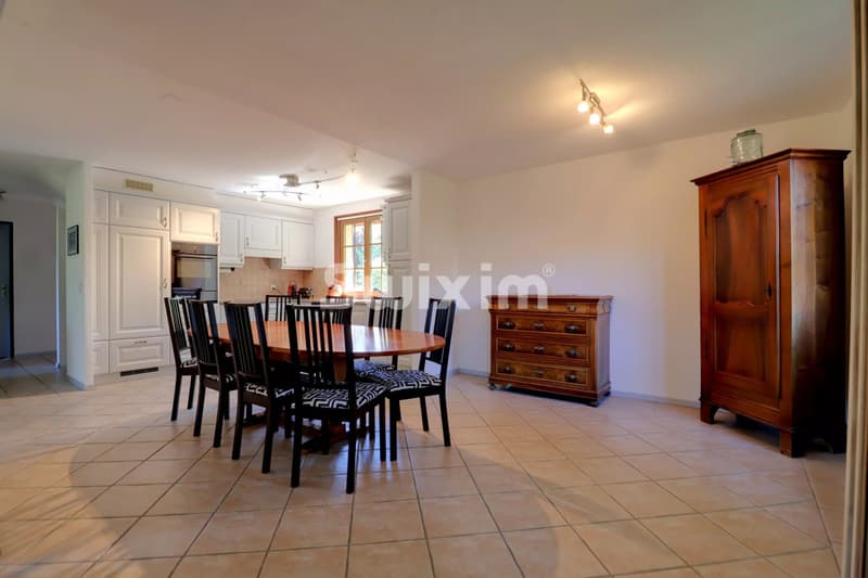 Einzelvilla. 900 M² grüner Garten in Châtillens (4)