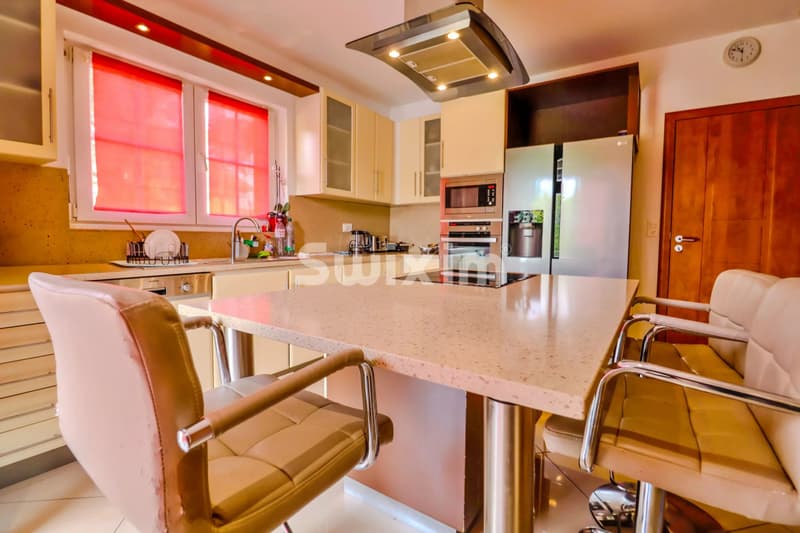 Exclusivity! Single-family house in a residential area! (5)