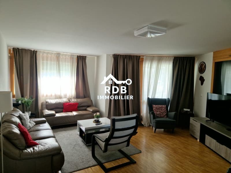 5-room apartment on the 1st floor located in Le Grand-Saconnex 1218 (1)