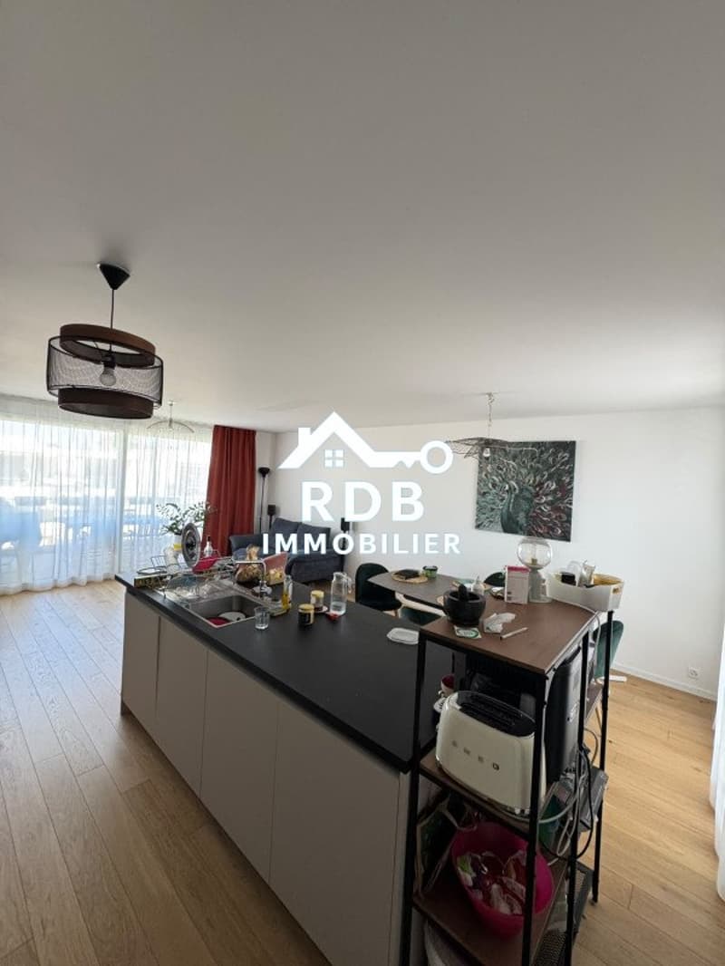 Wohnung mit 4 Zimmern im 2. Stock in Troinex 1256 (3)