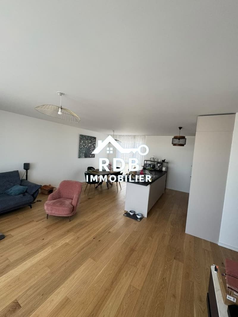 Wohnung mit 4 Zimmern im 2. Stock in Troinex 1256 (2)