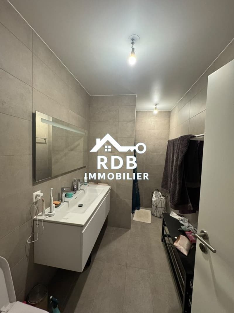 Wohnung mit 4 Zimmern im 2. Stock in Troinex 1256 (8)